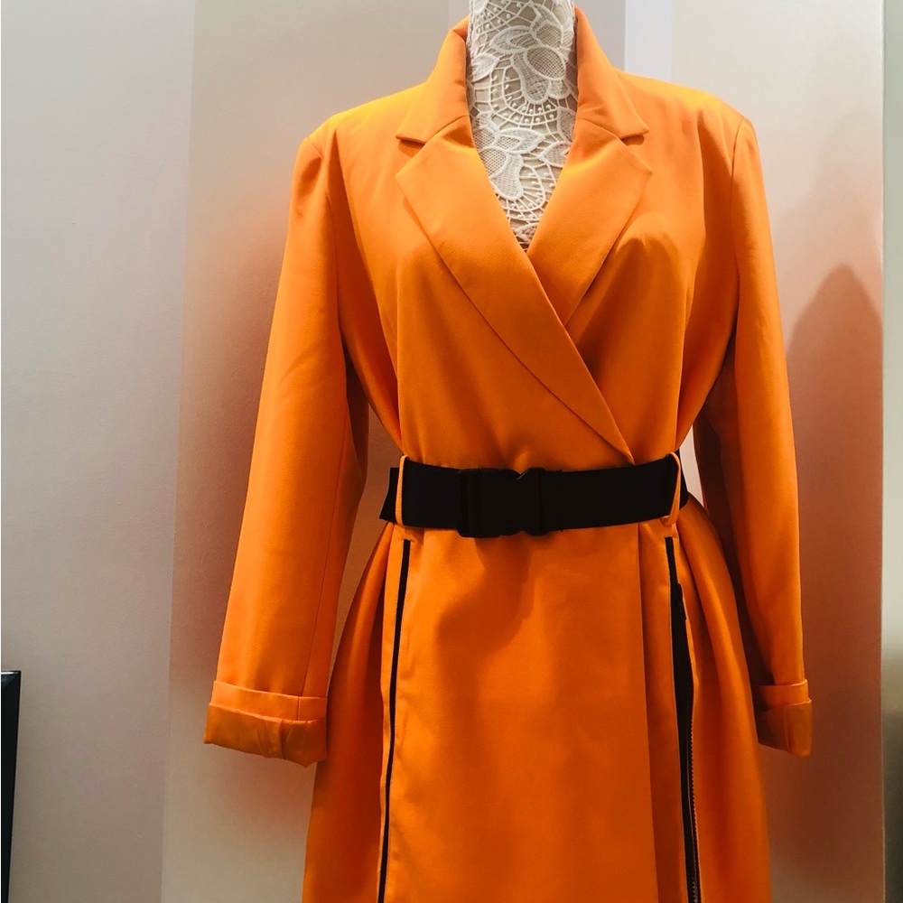 FITTED DRESS / BLAZER